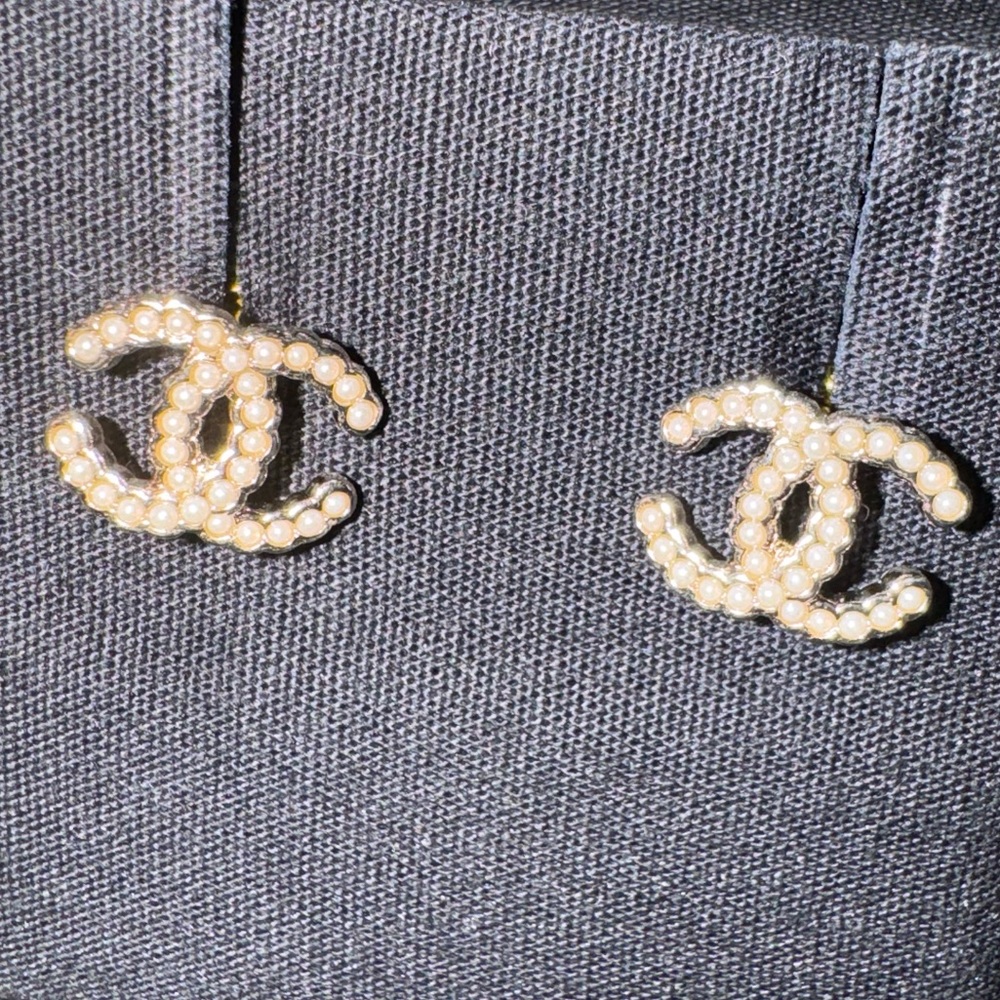 Chanel earrings BNIB - Picture 3 of 6
